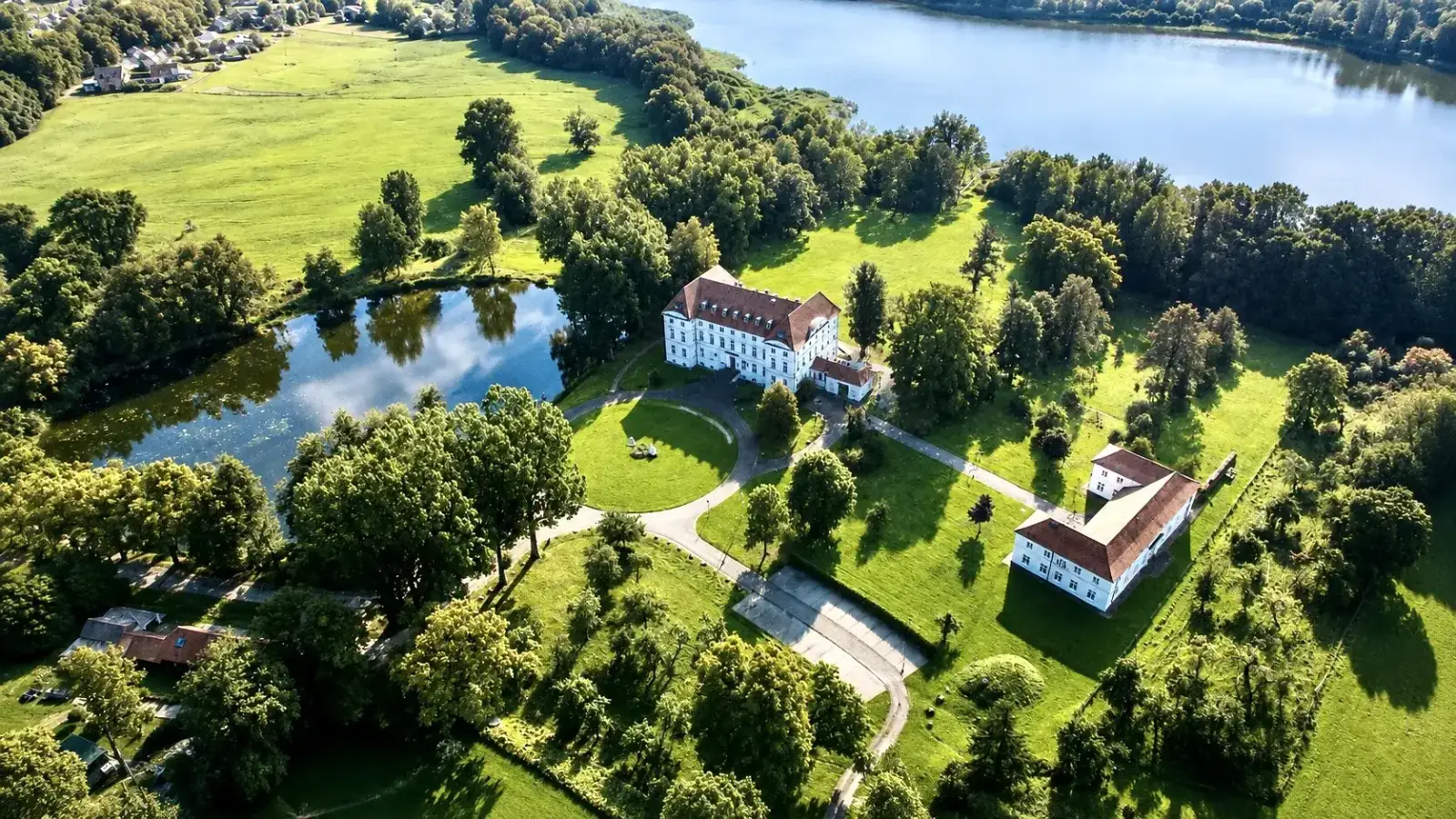 Herrschaftliches Anwesen, Off-Market